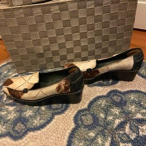 Donald Pliner furry wedged shoe